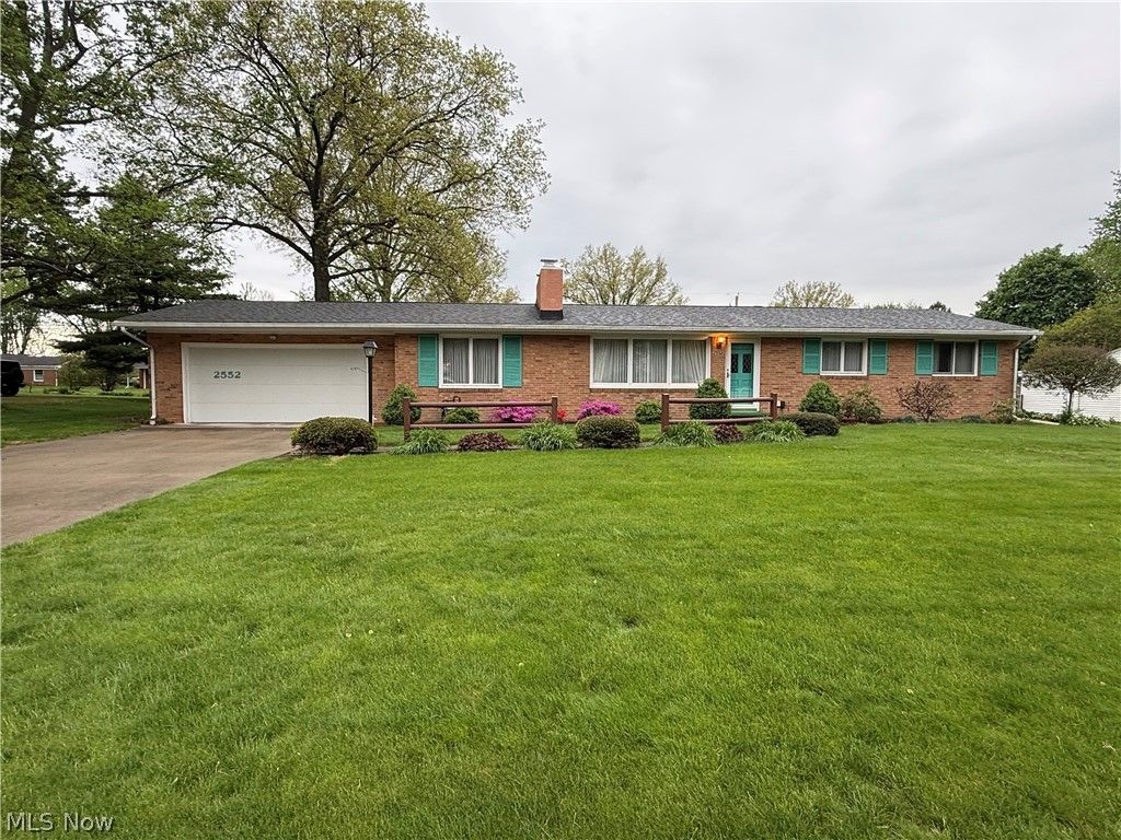 2552 Applegrove Street NW, North Canton, OH 44720