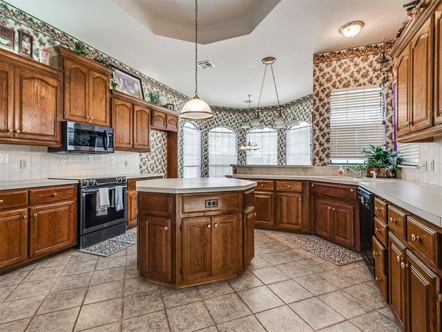 1423 E Twin Brook Terrace, Mustang, OK 73064