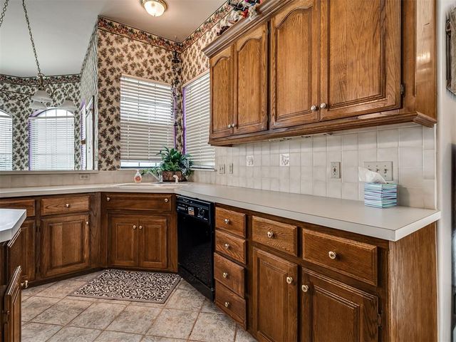 1423 E Twin Brook Terrace, Mustang, OK 73064