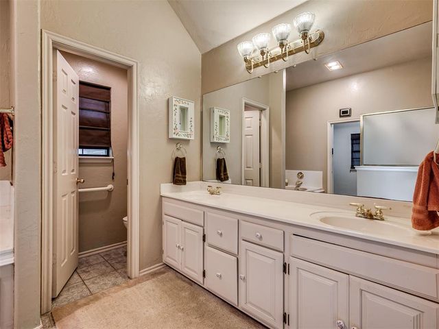 1423 E Twin Brook Terrace, Mustang, OK 73064