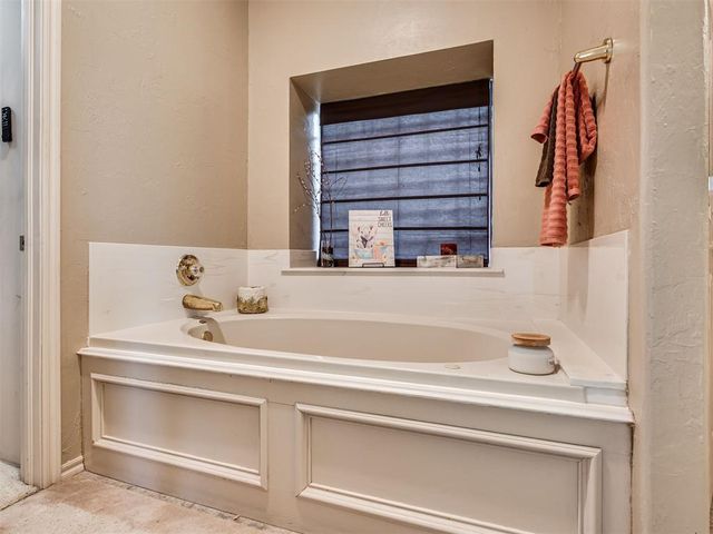 1423 E Twin Brook Terrace, Mustang, OK 73064