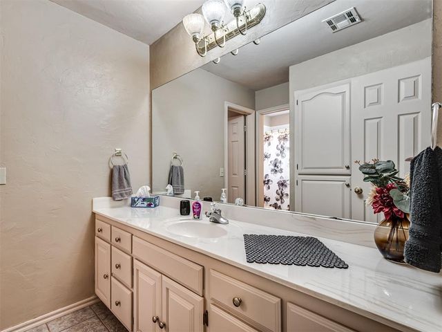 1423 E Twin Brook Terrace, Mustang, OK 73064