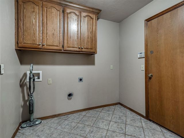 1423 E Twin Brook Terrace, Mustang, OK 73064