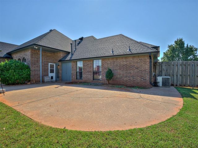 1423 E Twin Brook Terrace, Mustang, OK 73064