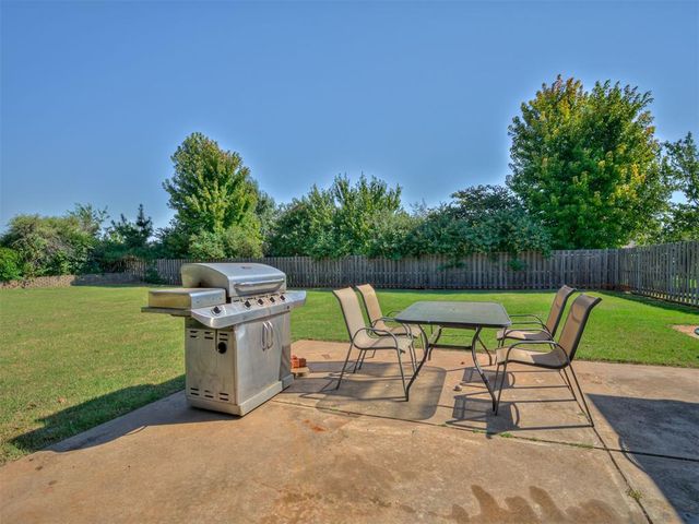 1423 E Twin Brook Terrace, Mustang, OK 73064