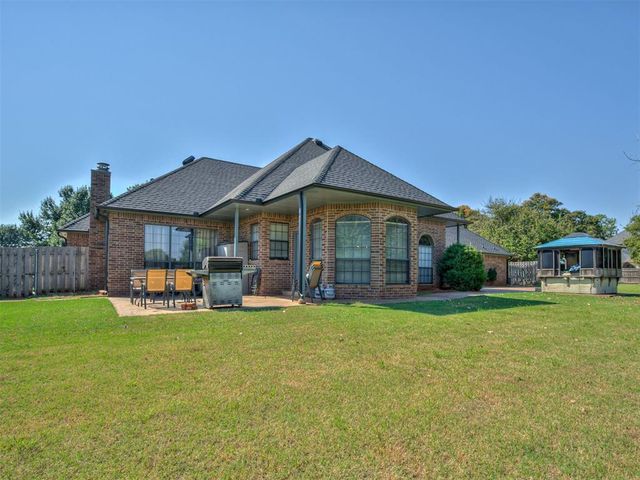 1423 E Twin Brook Terrace, Mustang, OK 73064