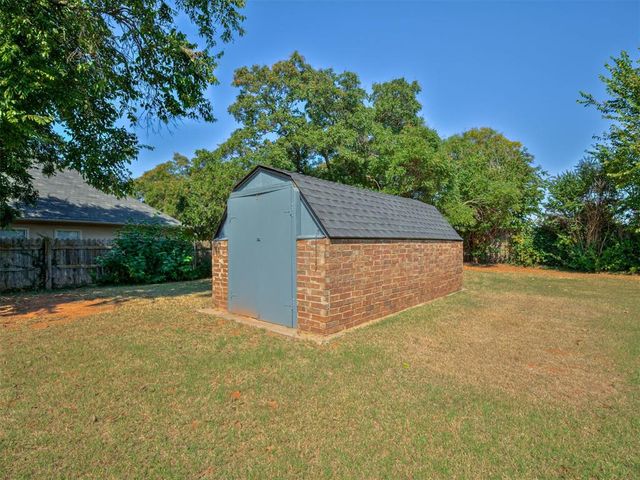 1423 E Twin Brook Terrace, Mustang, OK 73064