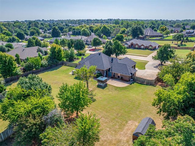 1423 E Twin Brook Terrace, Mustang, OK 73064