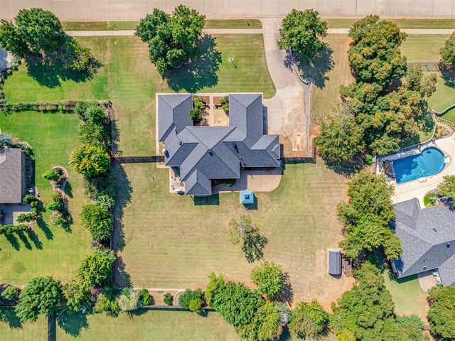 1423 E Twin Brook Terrace, Mustang, OK 73064
