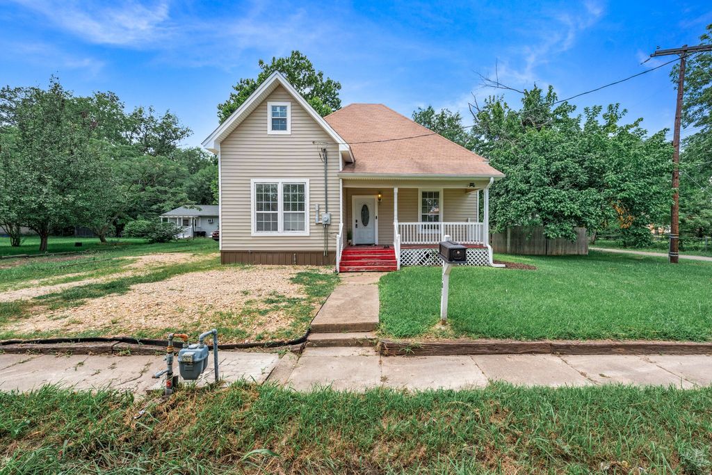 1301 Locust Street, Commerce, TX 75428