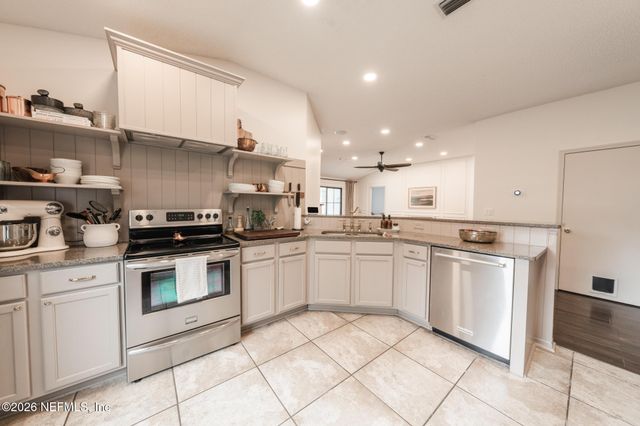 511 CHANCELLOR Drive, Jacksonville, FL 32225