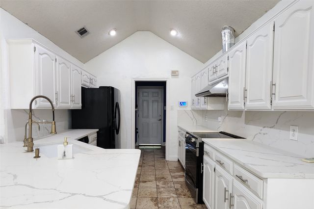 2906 Whetstone Lane, Euless, TX 76039