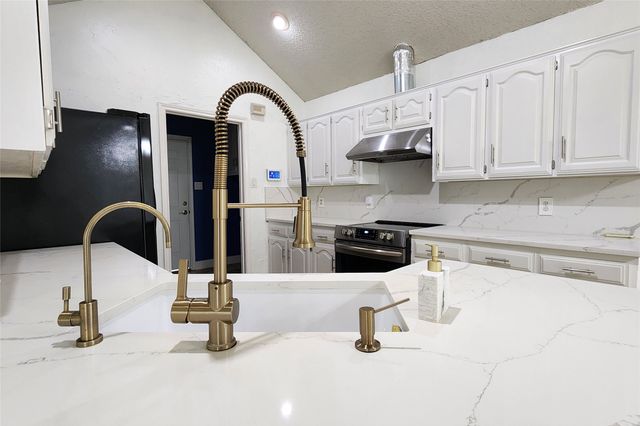 2906 Whetstone Lane, Euless, TX 76039
