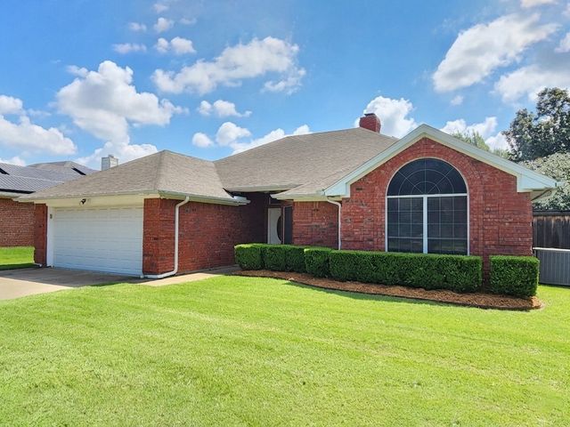 2906 Whetstone Lane, Euless, TX 76039