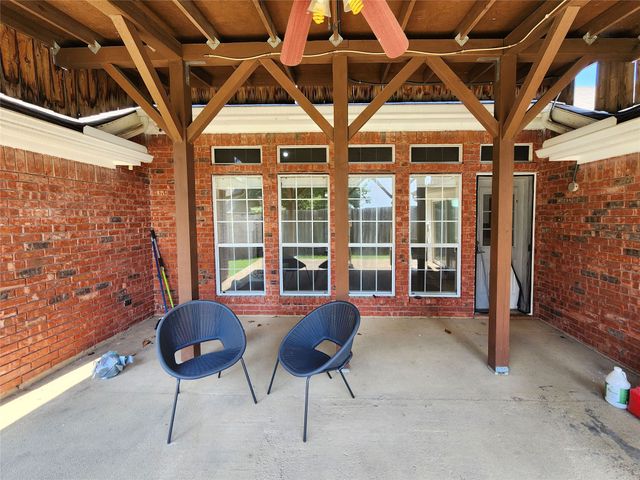 2906 Whetstone Lane, Euless, TX 76039