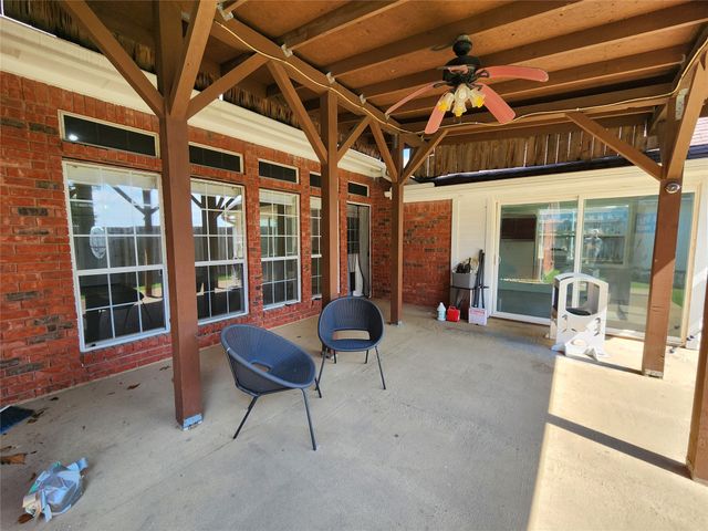 2906 Whetstone Lane, Euless, TX 76039