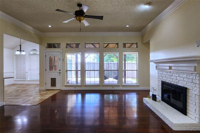 2906 Whetstone Lane, Euless, TX 76039