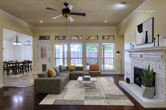 2906 Whetstone Lane, Euless, TX 76039
