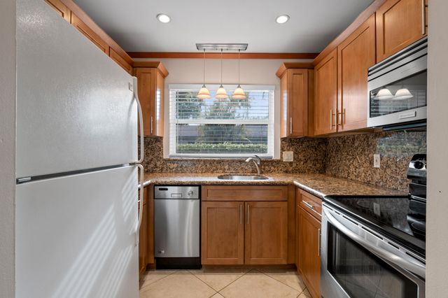 1106 NE 16th Court 2, Fort Lauderdale, FL 33305