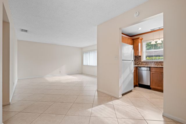 1106 NE 16th Court 2, Fort Lauderdale, FL 33305