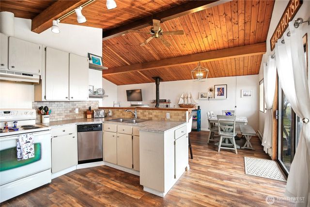 1968 State Route 105, Aberdeen, WA 98520