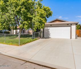 2233 Morningside Avenue, Lancaster, CA 93535