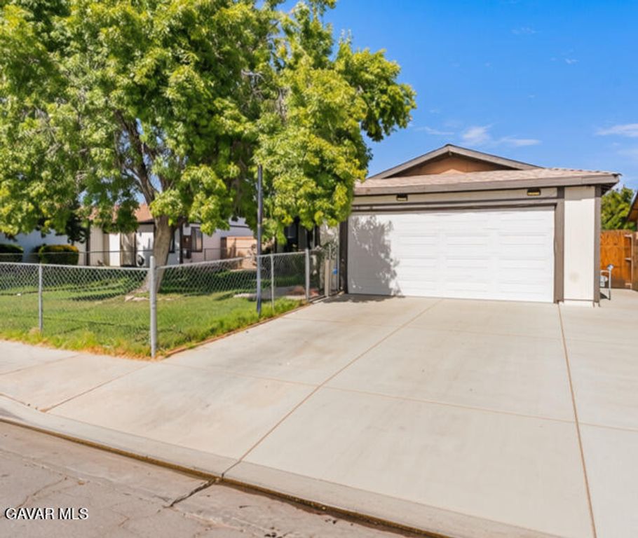 2233 Morningside Avenue, Lancaster, CA 93535