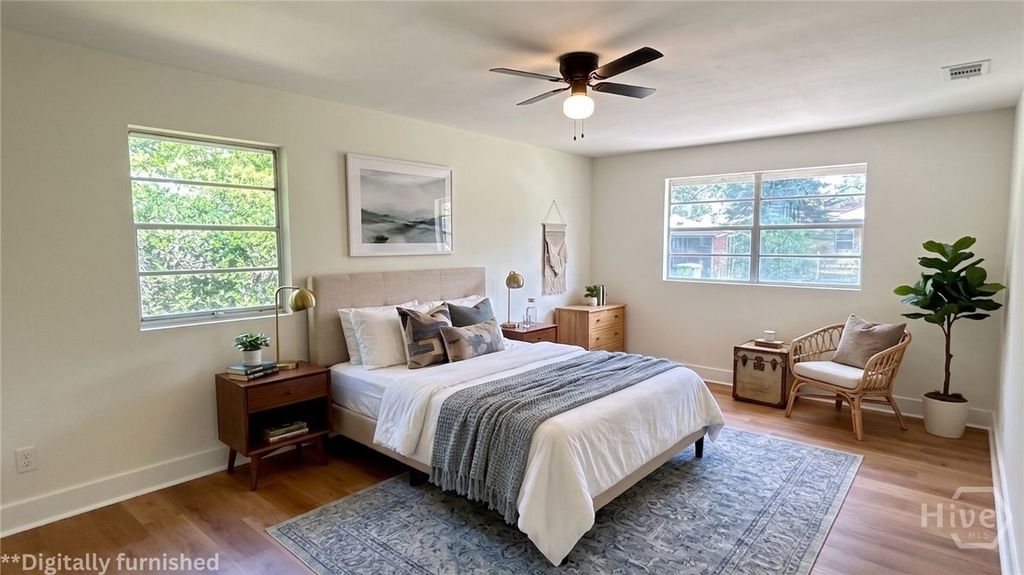 Image 4 of property listing at 413 Barnhill Drive, Savannah, GA 31406