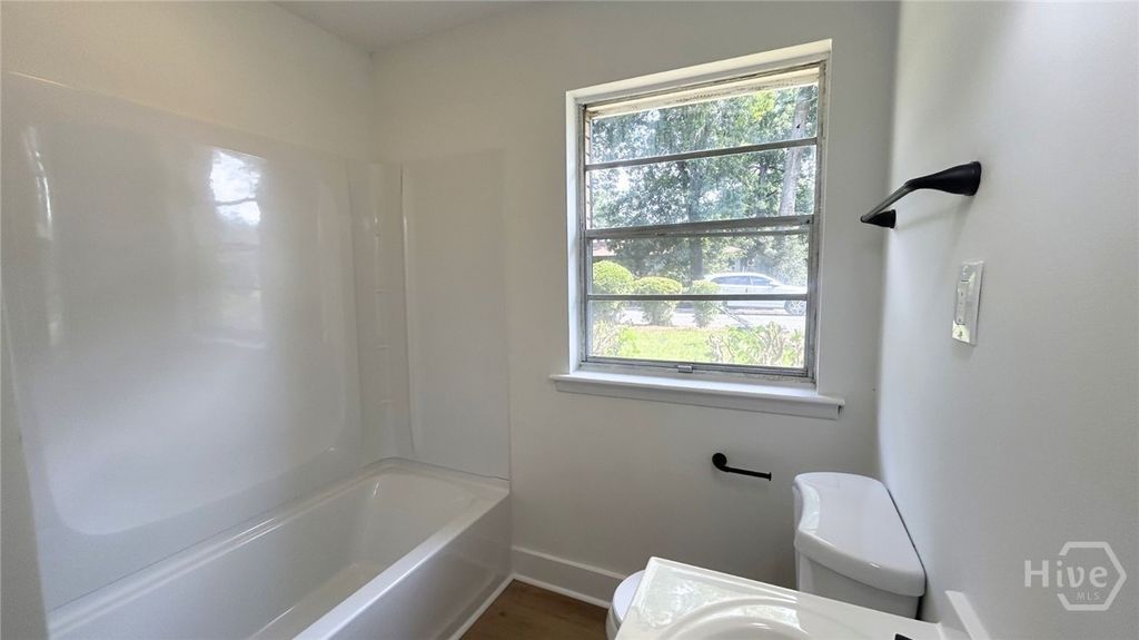 Image 6 of property listing at 413 Barnhill Drive, Savannah, GA 31406