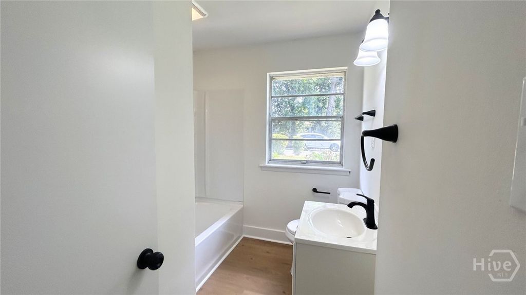 Image 7 of property listing at 413 Barnhill Drive, Savannah, GA 31406