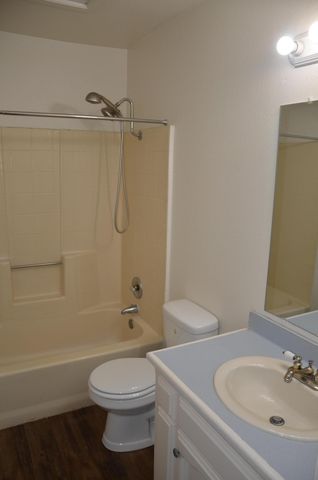 634 W Vassar Avenue, Visalia, CA 93277