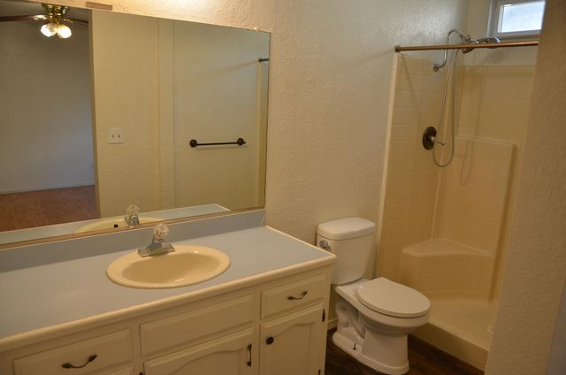 634 W Vassar Avenue, Visalia, CA 93277