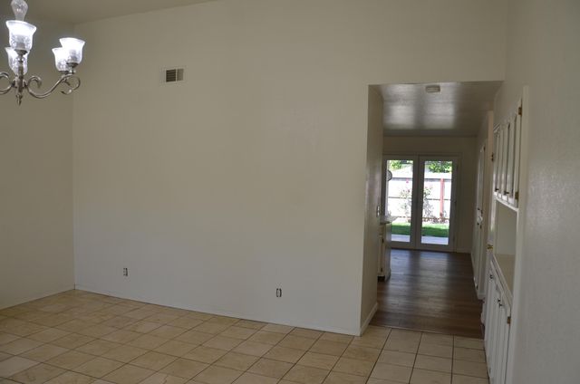 634 W Vassar Avenue, Visalia, CA 93277