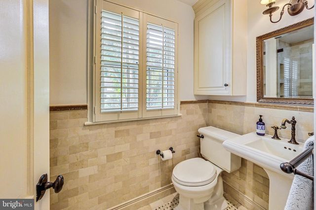 4831 CALVERT ST NW, Washington, DC 20007