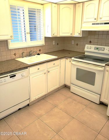 100 Silver Beach Ave Apt 202, Daytona Beach, FL 32118