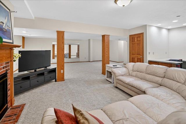 2 Plover Circle, Madison, WI 53717