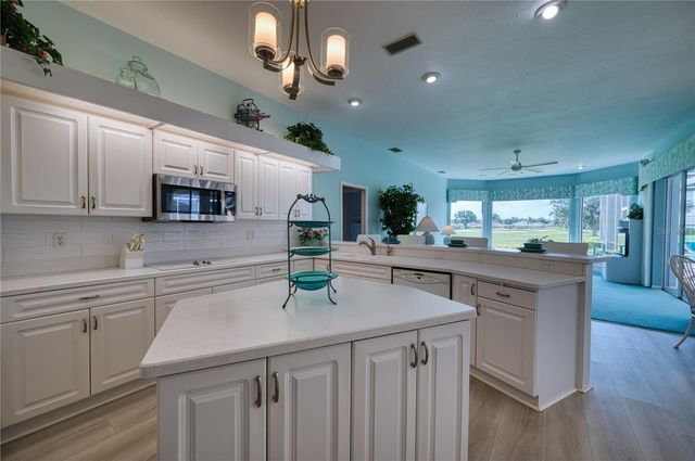 6802 DREWRYS BLUFF, Bradenton, FL 34203