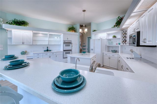 6802 DREWRYS BLUFF, Bradenton, FL 34203