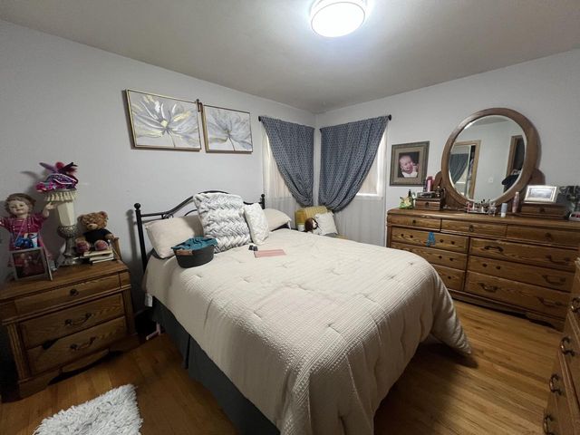 5324 W Allerton AVENUE, Greenfield, WI 53220