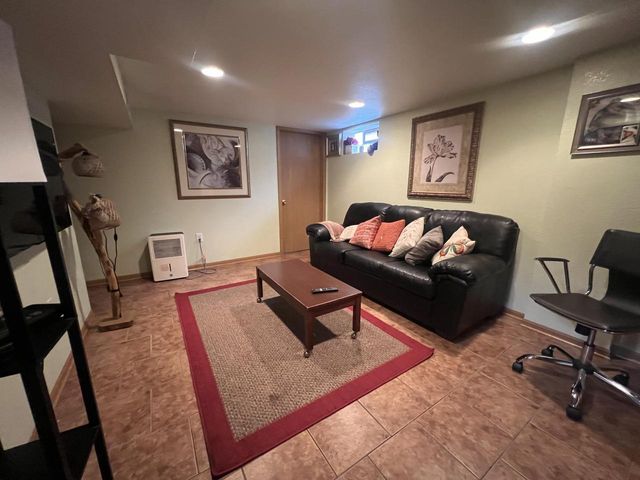 5324 W Allerton AVENUE, Greenfield, WI 53220
