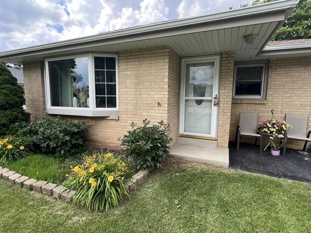5324 W Allerton AVENUE, Greenfield, WI 53220