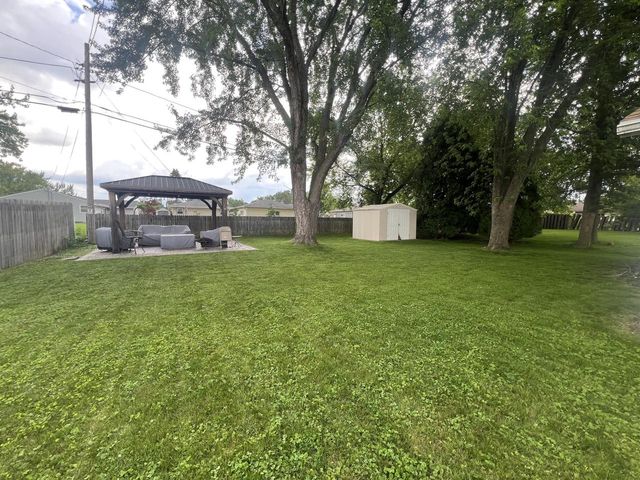 5324 W Allerton AVENUE, Greenfield, WI 53220