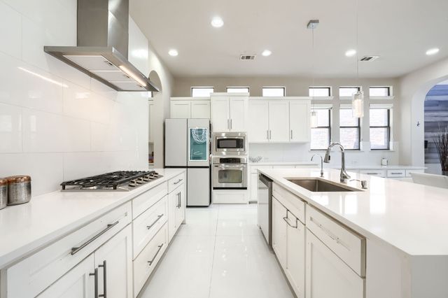 2246 Longview Road, Irving, TX 75063