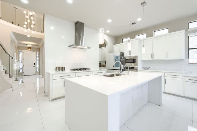 2246 Longview Road, Irving, TX 75063