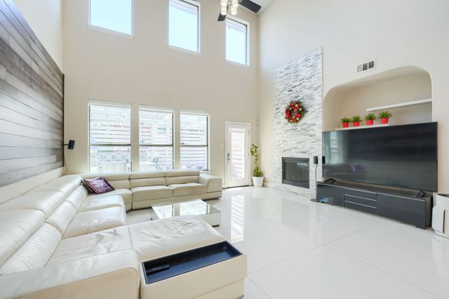 2246 Longview Road, Irving, TX 75063