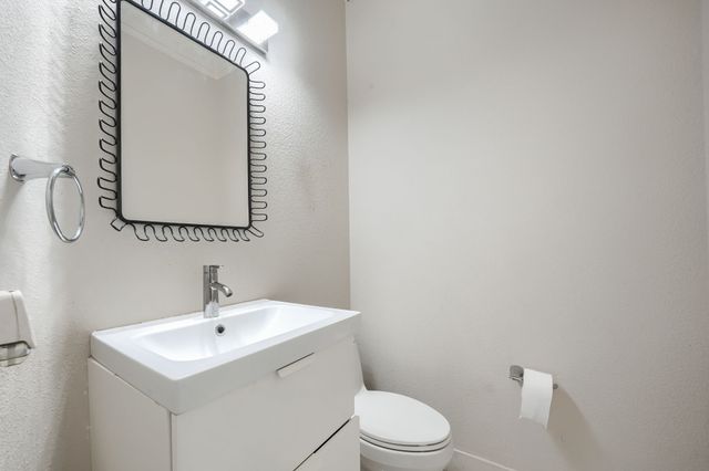 2246 Longview Road, Irving, TX 75063