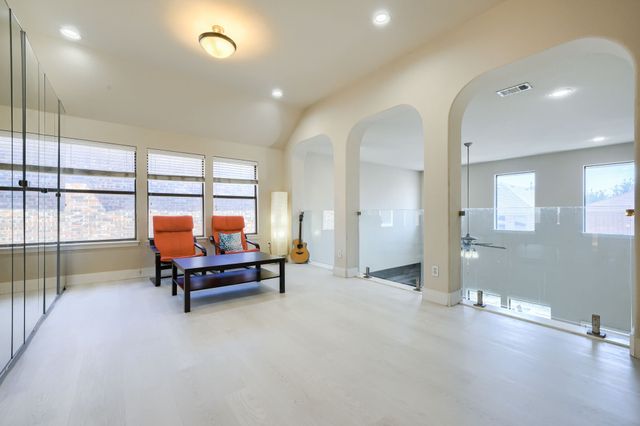 2246 Longview Road, Irving, TX 75063