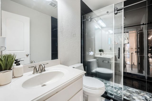 2246 Longview Road, Irving, TX 75063