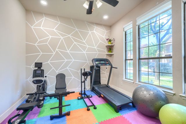 2246 Longview Road, Irving, TX 75063