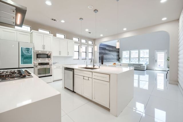2246 Longview Road, Irving, TX 75063